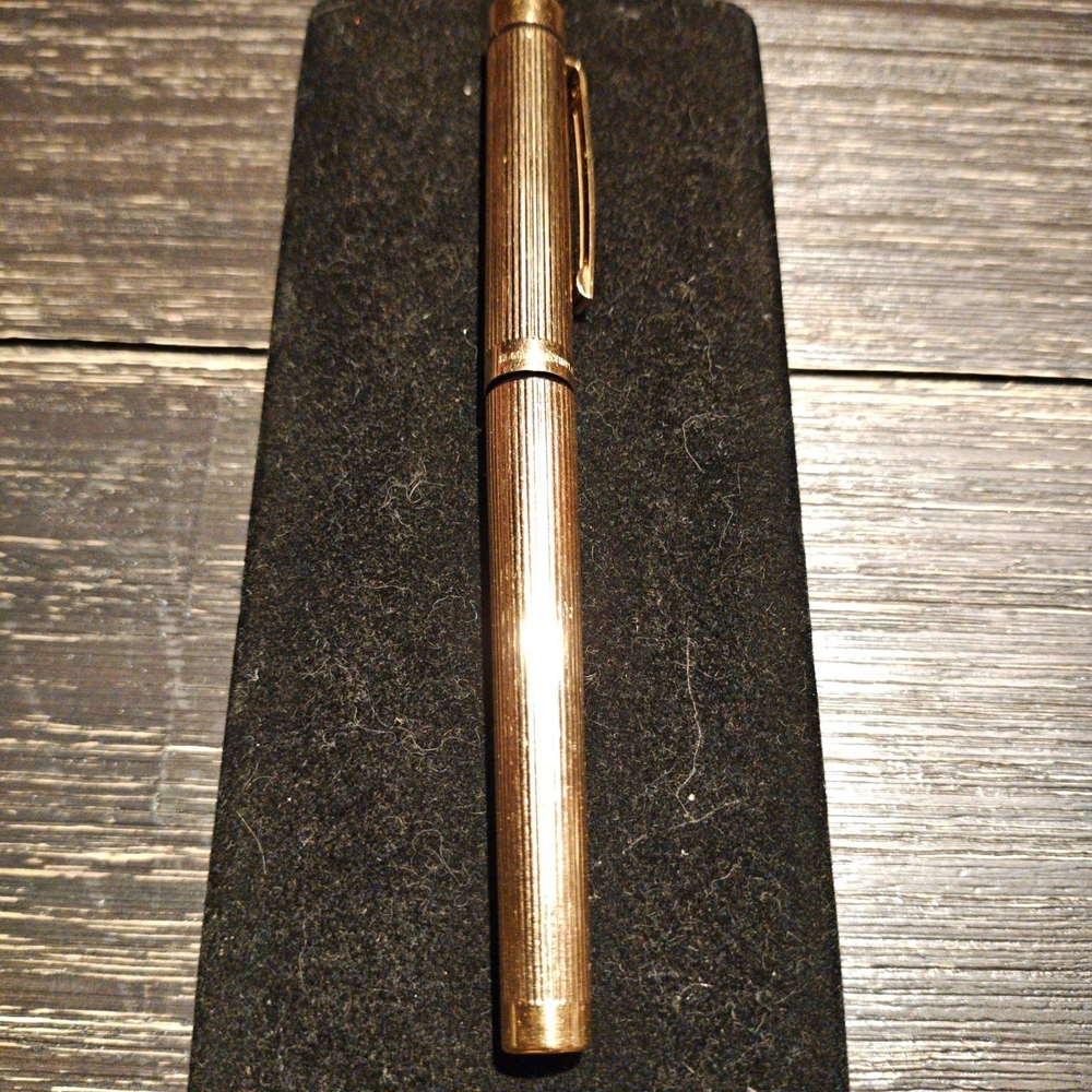 Luxurious Gold Writing Pen